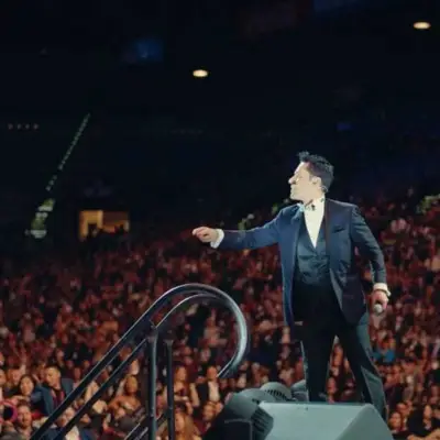 Da Silva performing to a crowd at the Las Vegas Paranormal show