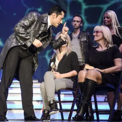 Da Silva with audience at the Paranormal show