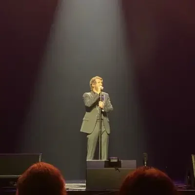 Groban and fans at the GEMS concert