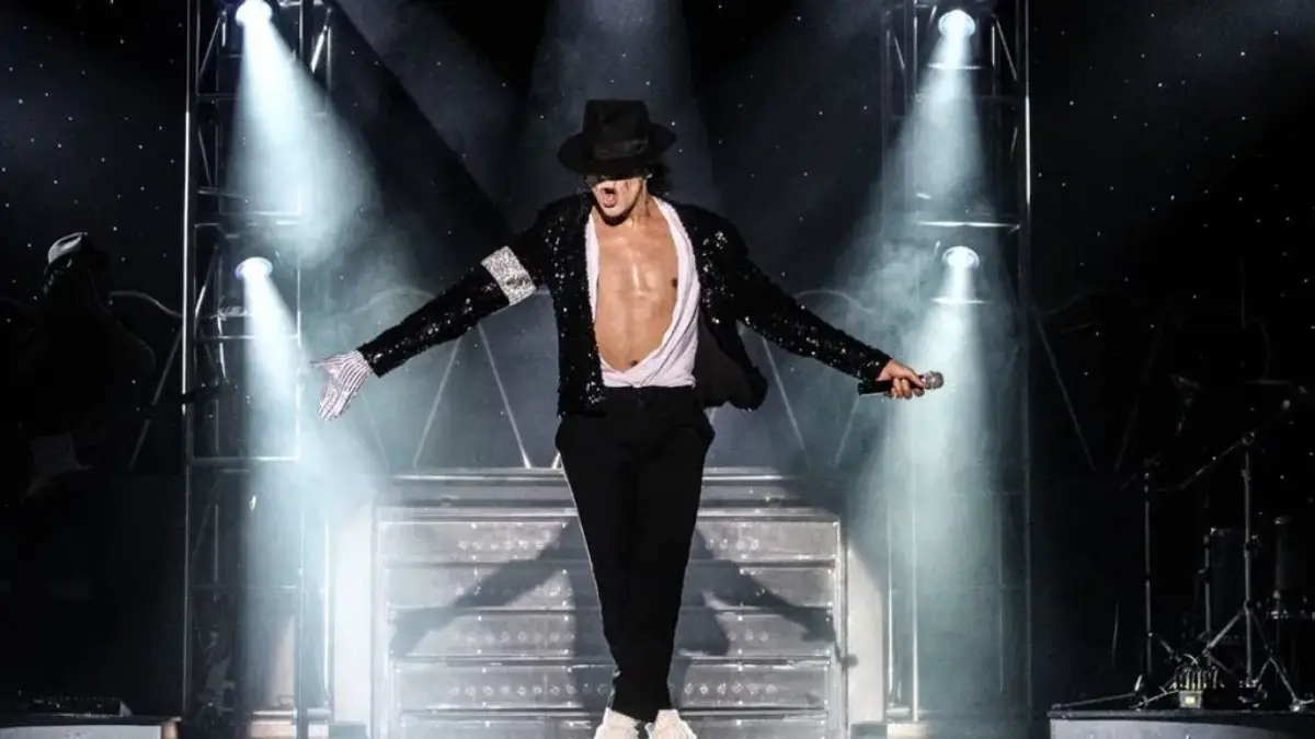 Michael Jackson Impersonator dancing on stage in Las Vegas