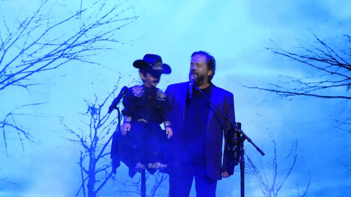 Terry Fator with a puppet at the Terry Fator show in Vegas