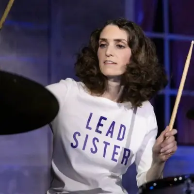 Karen impersonator playing the drum in Las Vegas