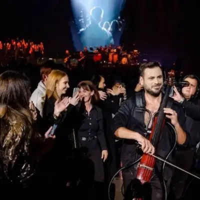 HAUSER performing right in front of fans