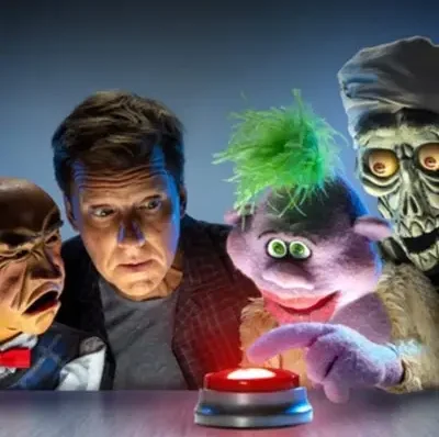 Jeff Dunham posing with his puppets