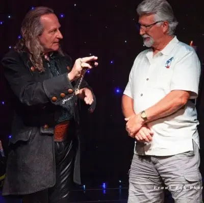 Losander performing tricks with a chain at the Witches and Warlocks show