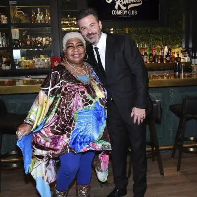 Luenell posing with Kimmel for a picture