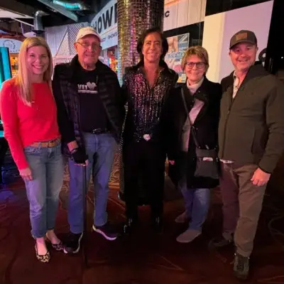 Neil look-alike posing for a picture with fans
