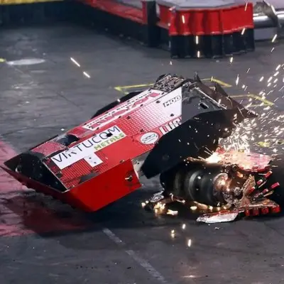Red robot at BattleBots Destruct-A-Thon: Killer Robots Fighting show