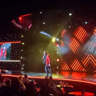 Terry Fator singing at the Terry Fator show