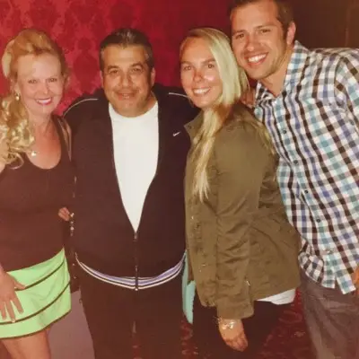 Vinnie and fans taking a picture in Las Vegas